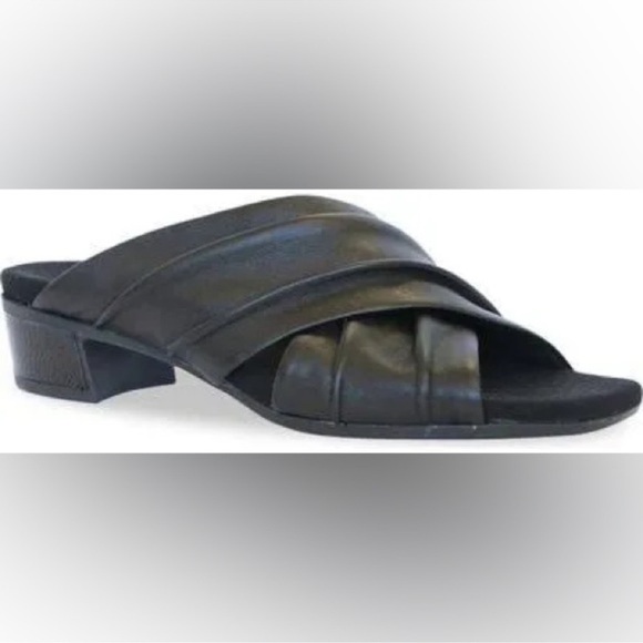 Munro Lee Black Lamb Leather Slide Sandal - Picture 7 of 8